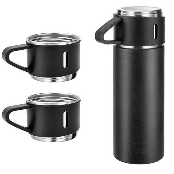 فلاسک مدل وکیوم گنجایش 0.5 لیتر به همراه لیوان مجموعه 3 عددی رنگ مشکی
